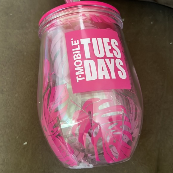 New T Mobile Tuesdays Tropical tumbler cup with lid and straw - Picture 12 of 14